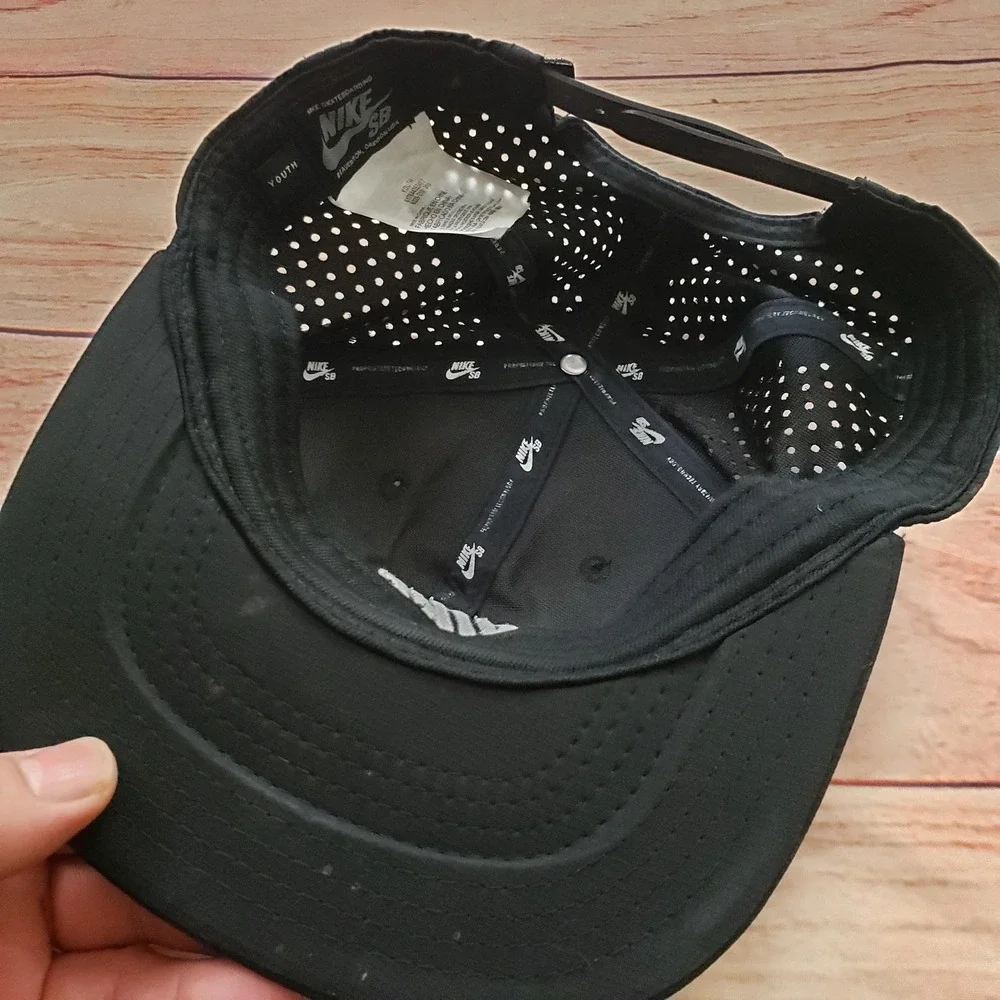 Nike SB Hat Cap Snap Back Youth Black Perforated Mesh Lightweight Skate Aerobill
